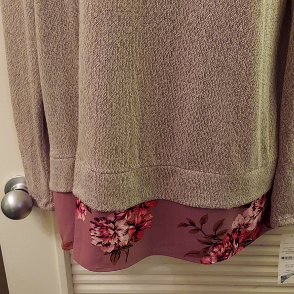 NWT LIGHTWEIGHT SWEATER TOP - Picture 3 of 4